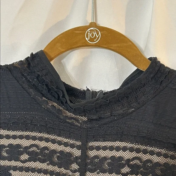 VENUS Black High Low Lace Dress - Picture 2 of 16